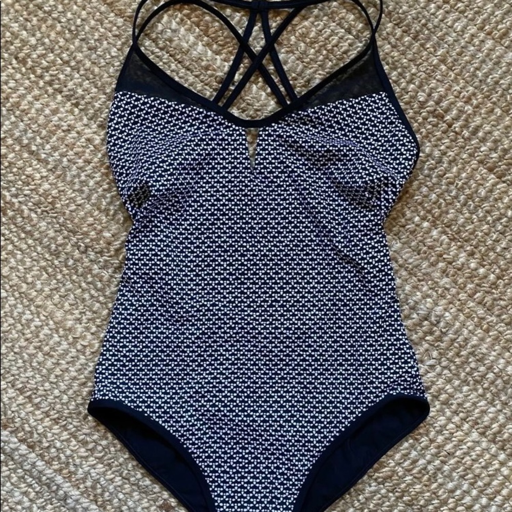Lululemon Wave Wonderer one piece swim suit 6
